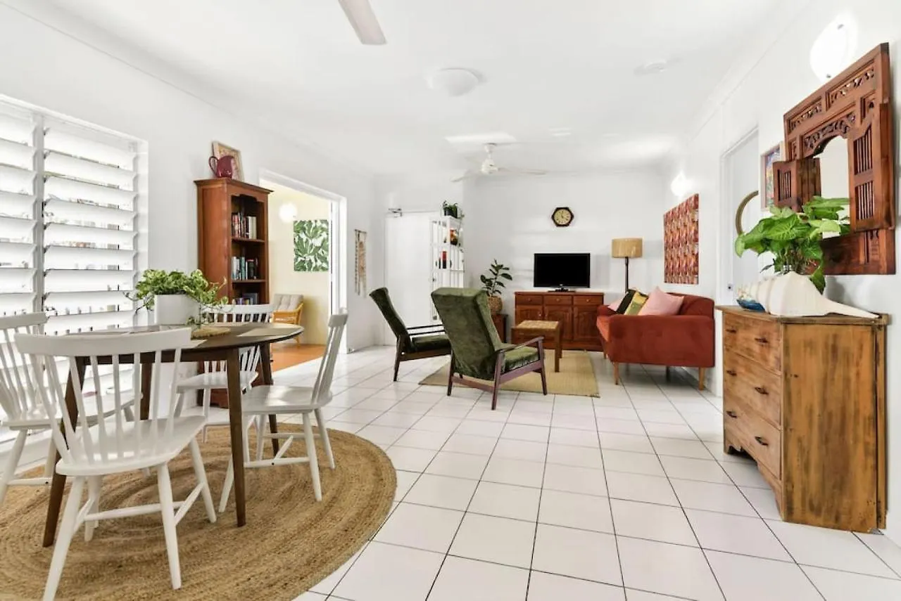 Bohemia Heights Apartment Westcourt Australia